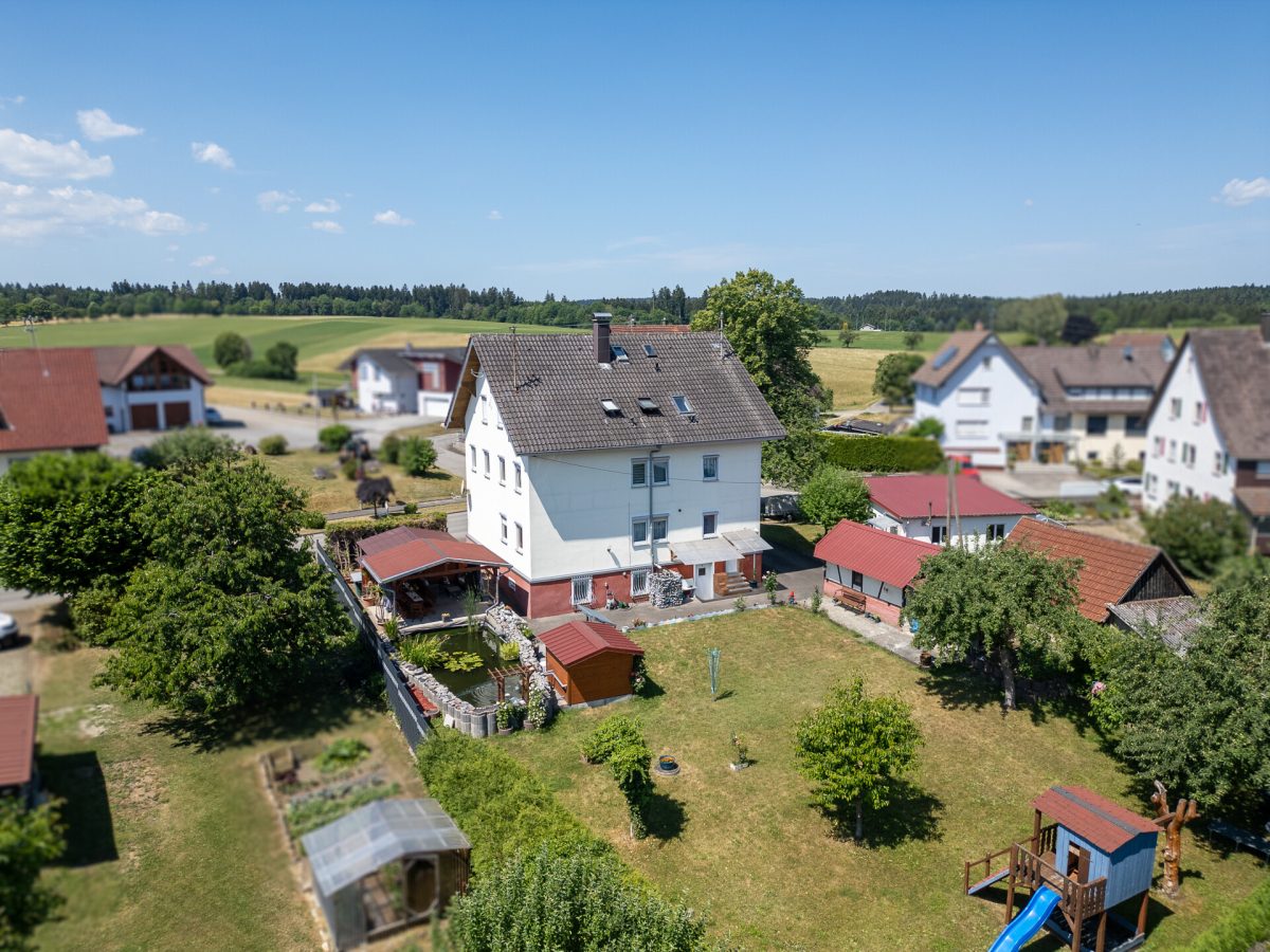 Immobilienangebot - Epfendorf / Harthausen - Häuser - Ein Haus für mehr als eine Lebensphase – flexibel wohnen mit Garten, Garagen und Perspektive