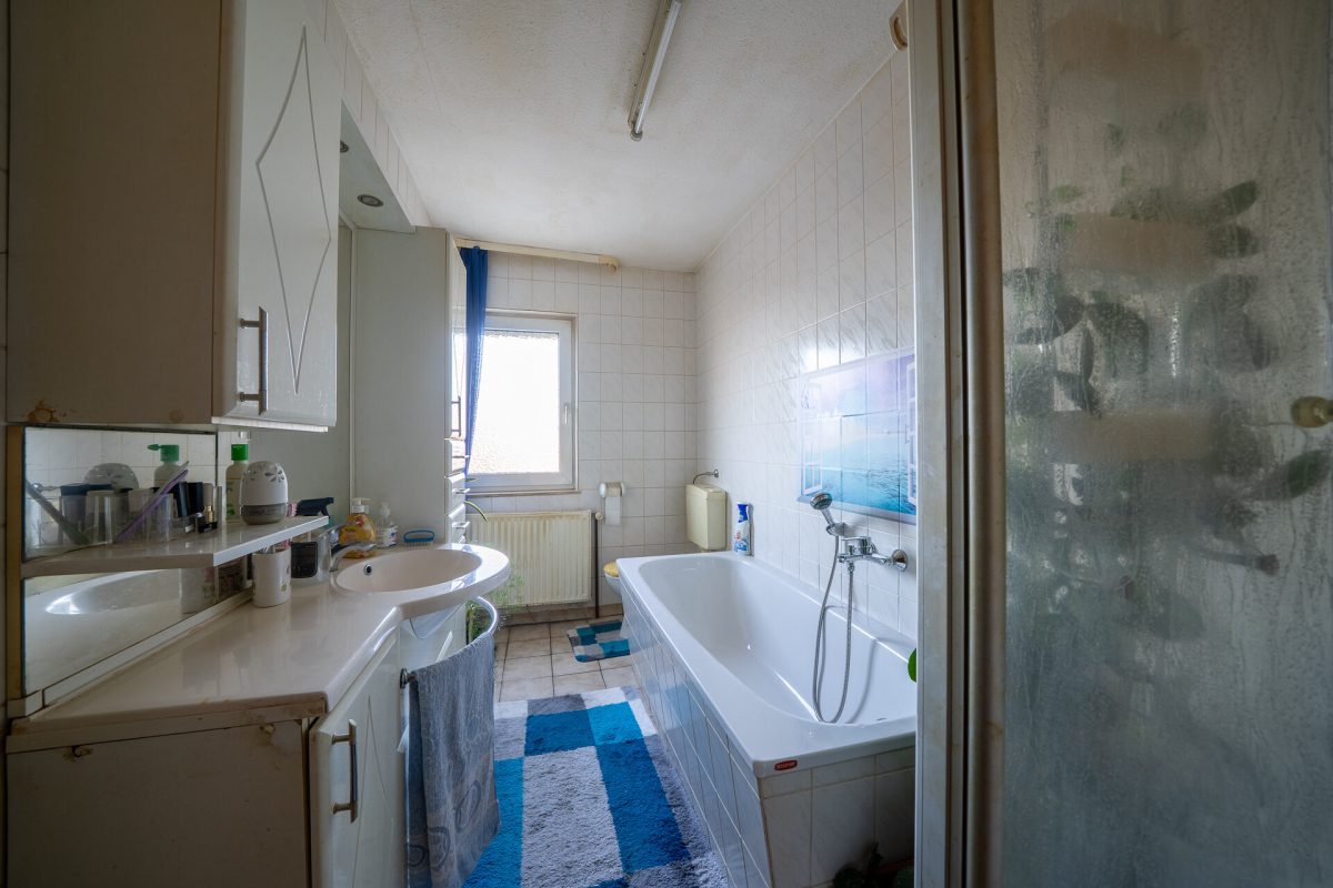 Immobilienangebot - Epfendorf / Harthausen - Häuser - Ein Haus für mehr als eine Lebensphase – flexibel wohnen mit Garten, Garagen und Perspektive