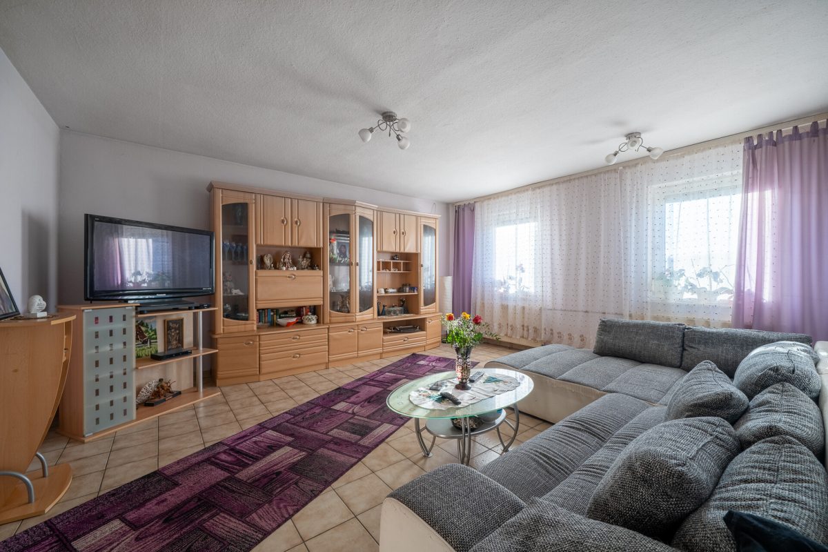 Immobilienangebot - Epfendorf / Harthausen - Häuser - Ein Haus für mehr als eine Lebensphase – flexibel wohnen mit Garten, Garagen und Perspektive