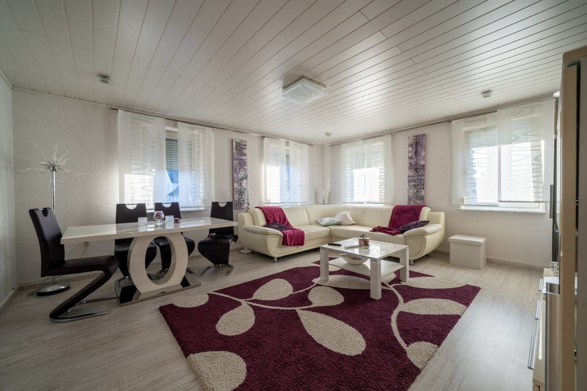Immobilienangebot - Epfendorf / Harthausen - Häuser - Ein Haus für mehr als eine Lebensphase – flexibel wohnen mit Garten, Garagen und Perspektive
