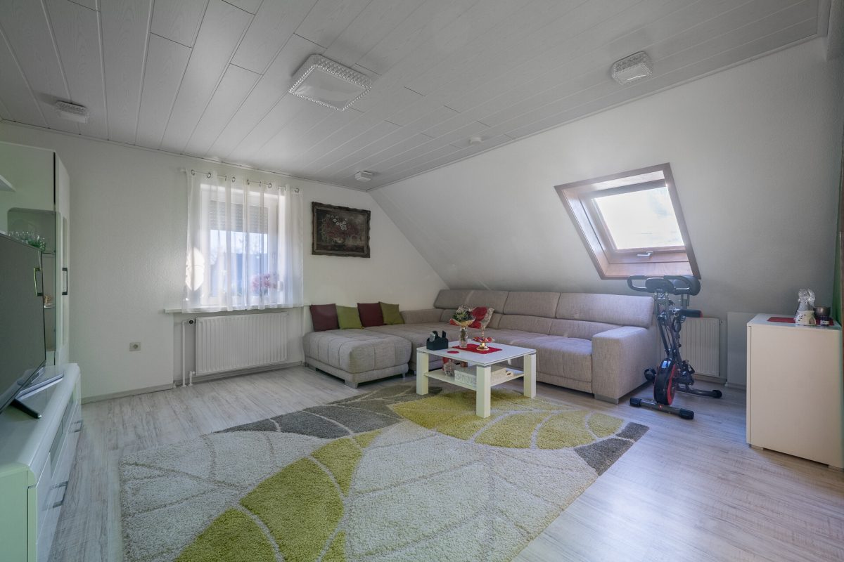 Immobilienangebot - Epfendorf / Harthausen - Häuser - Ein Haus für mehr als eine Lebensphase – flexibel wohnen mit Garten, Garagen und Perspektive