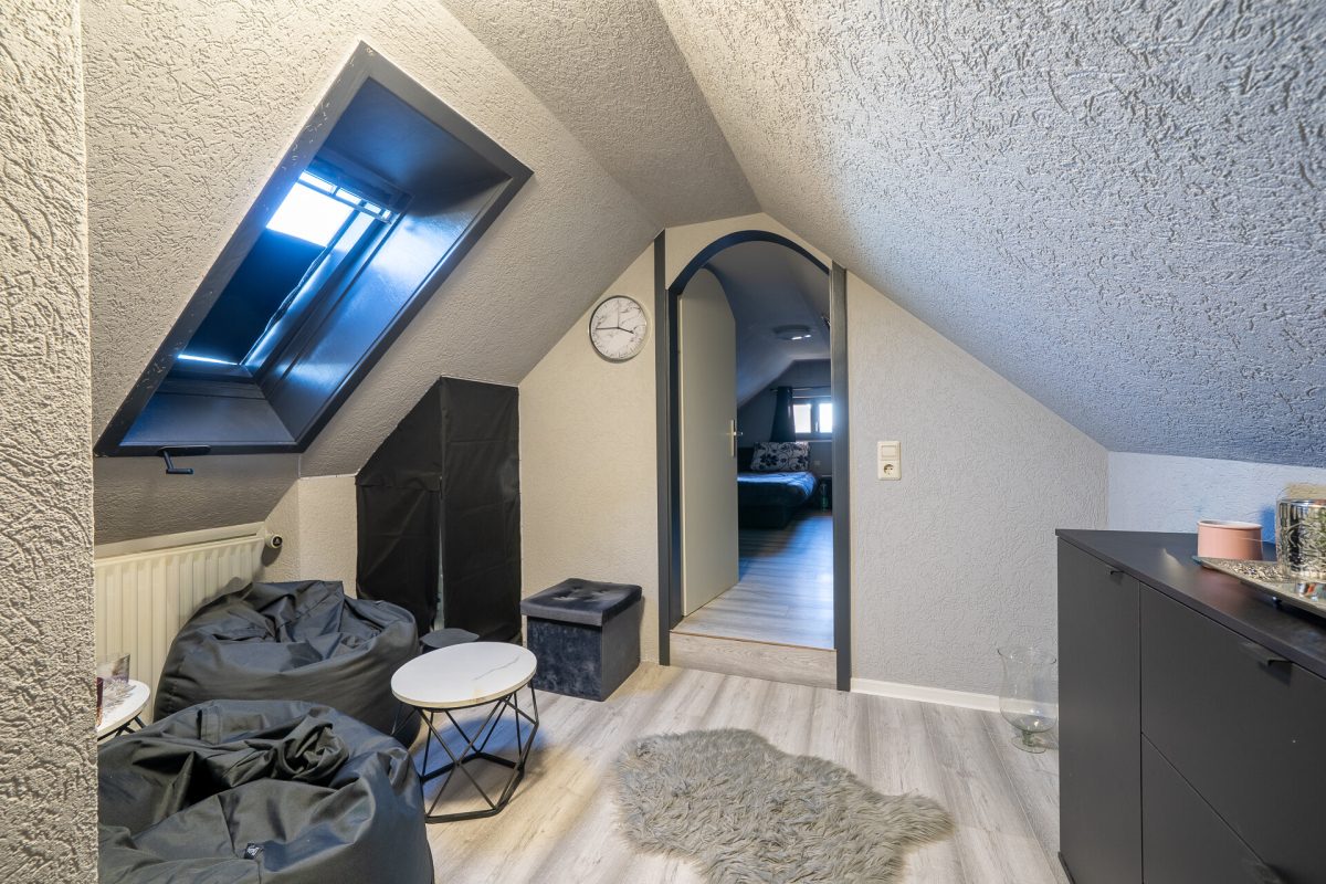 Immobilienangebot - Epfendorf / Harthausen - Häuser - Ein Haus für mehr als eine Lebensphase – flexibel wohnen mit Garten, Garagen und Perspektive