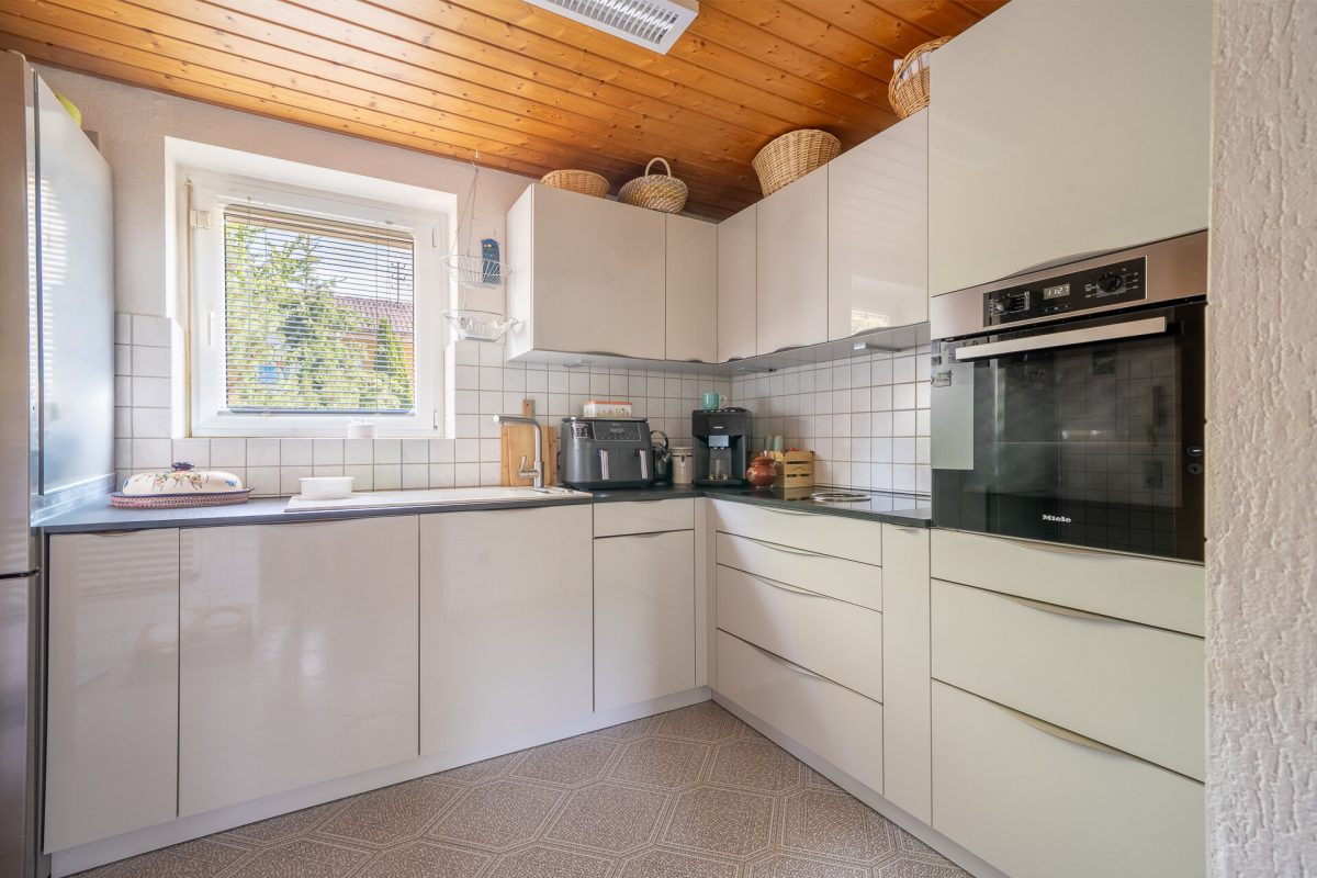 Immobilienangebot - Rietheim-Weilheim - Häuser - Zwei Vollgeschosse, drei Schlafzimmer, Garten: Familienhaus mit überraschend viel Raum