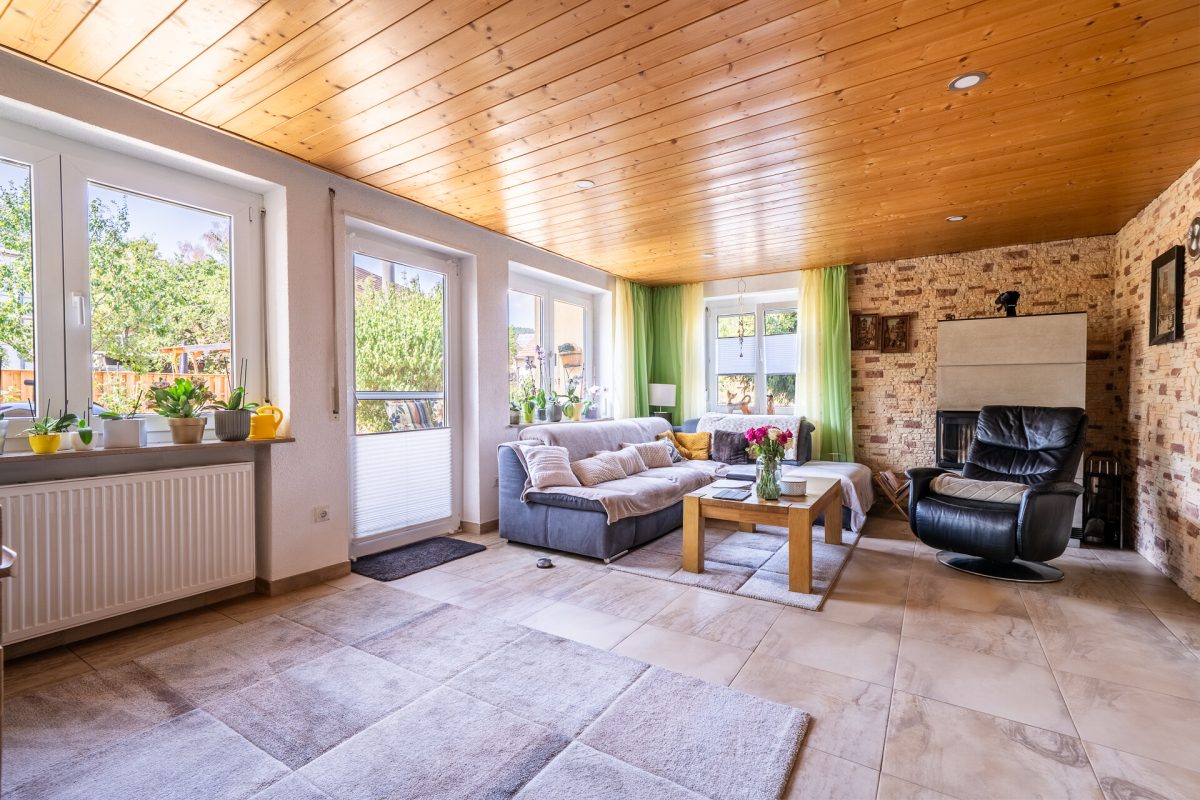 Immobilienangebot - Rietheim-Weilheim - Häuser - Zwei Vollgeschosse, drei Schlafzimmer, Garten: Familienhaus mit überraschend viel Raum