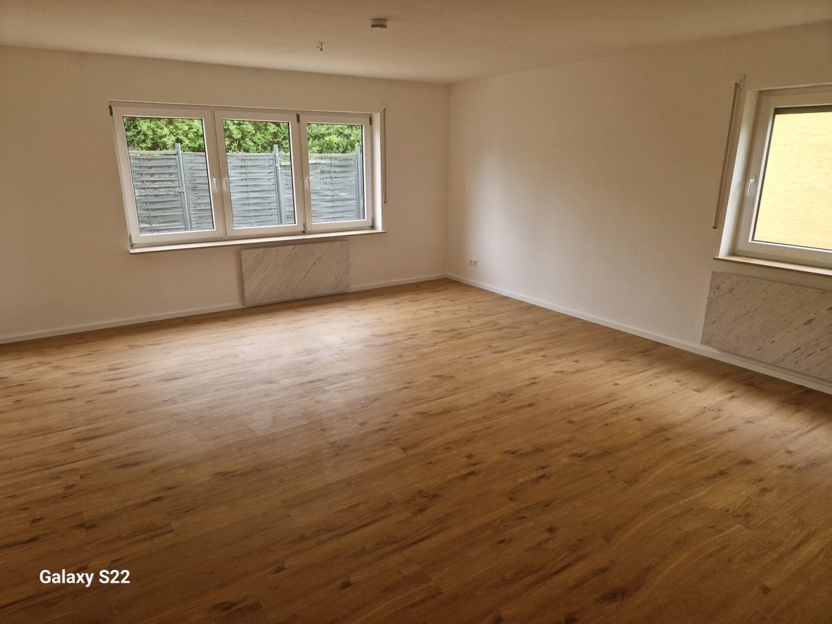 Immobilienangebot - Deißlingen - Wohnungen - Familienfreundliche 4-Zimmer-Erdgeschosswohnung mit Terrasse, Gartenanteil und Garage