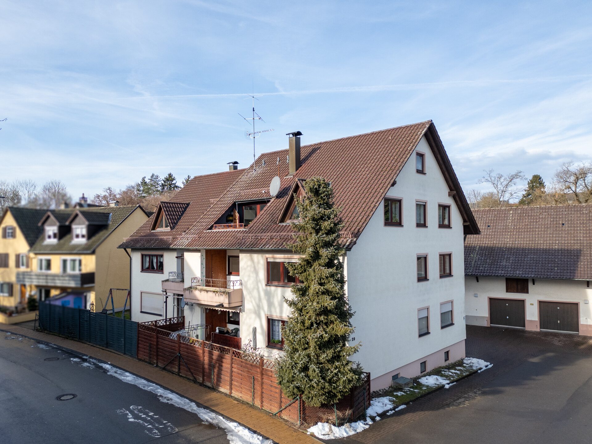 Immobilienangebot - Deißlingen - Wohnungen - Familienfreundliche 4-Zimmer-Erdgeschosswohnung mit Terrasse, Gartenanteil und Garage