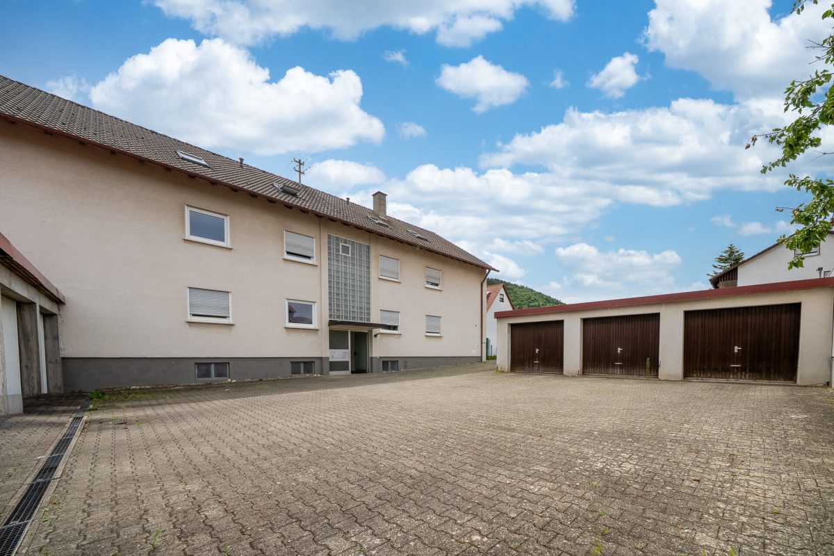 Immobilienangebot - Rietheim-Weilheim - Häuser - 6 Wohnungen. Massivbau. Südwest-Loggien. – Renditestarkes Mehrfamilienhaus in Rietheim-Weilheim