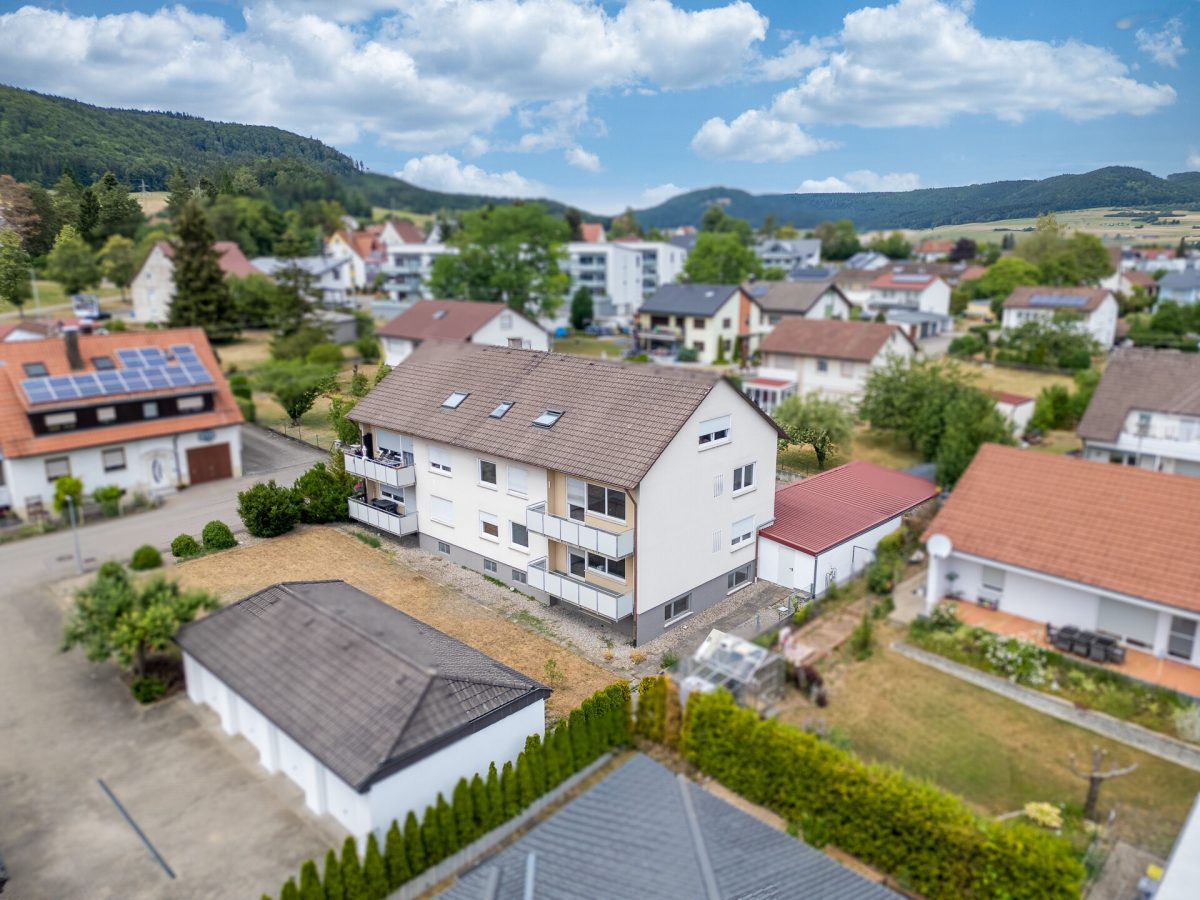 Immobilienangebot - Rietheim-Weilheim - Häuser - 6 Wohnungen. Massivbau. Südwest-Loggien. – Renditestarkes Mehrfamilienhaus in Rietheim-Weilheim