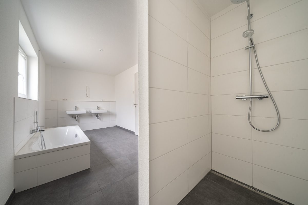 Immobilienangebot - Sulz am Neckar / Hopfau - Häuser - Neubau-Einfamilienhaus in Sulz-Hopfau – 173 m², Energieklasse A+, zwei Garagen, Erstbezug