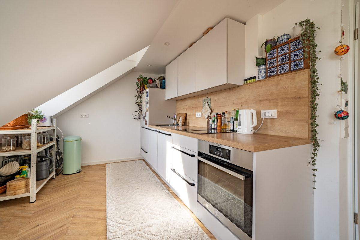 Küche Immobilienangebot - Offenburg - Wohnungen - Vermietete 2-Zimmer-Dachgeschosswohnung in Offenburg – 5,8 % Bruttomietrendite