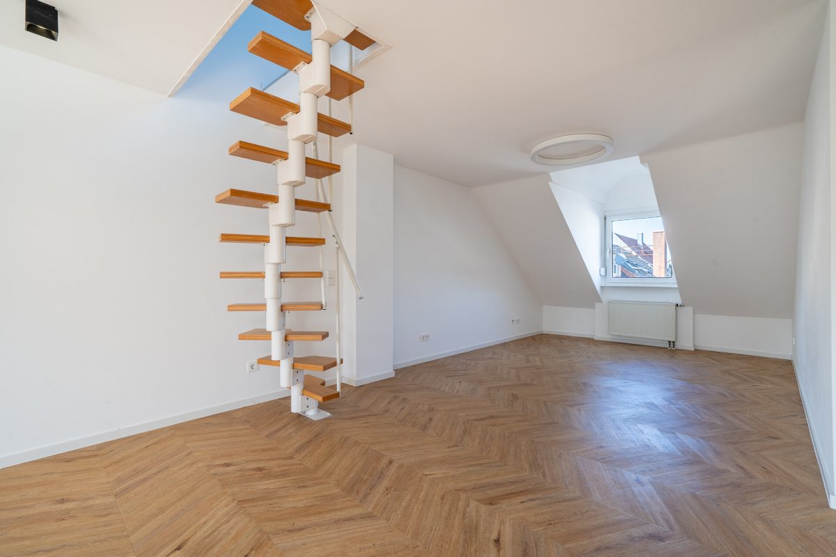 Immobilienangebot - Offenburg - Wohnungen - Stadtleben pur – renovierte 2,5-Zimmer-Dachgeschosswohnung in Offenburg