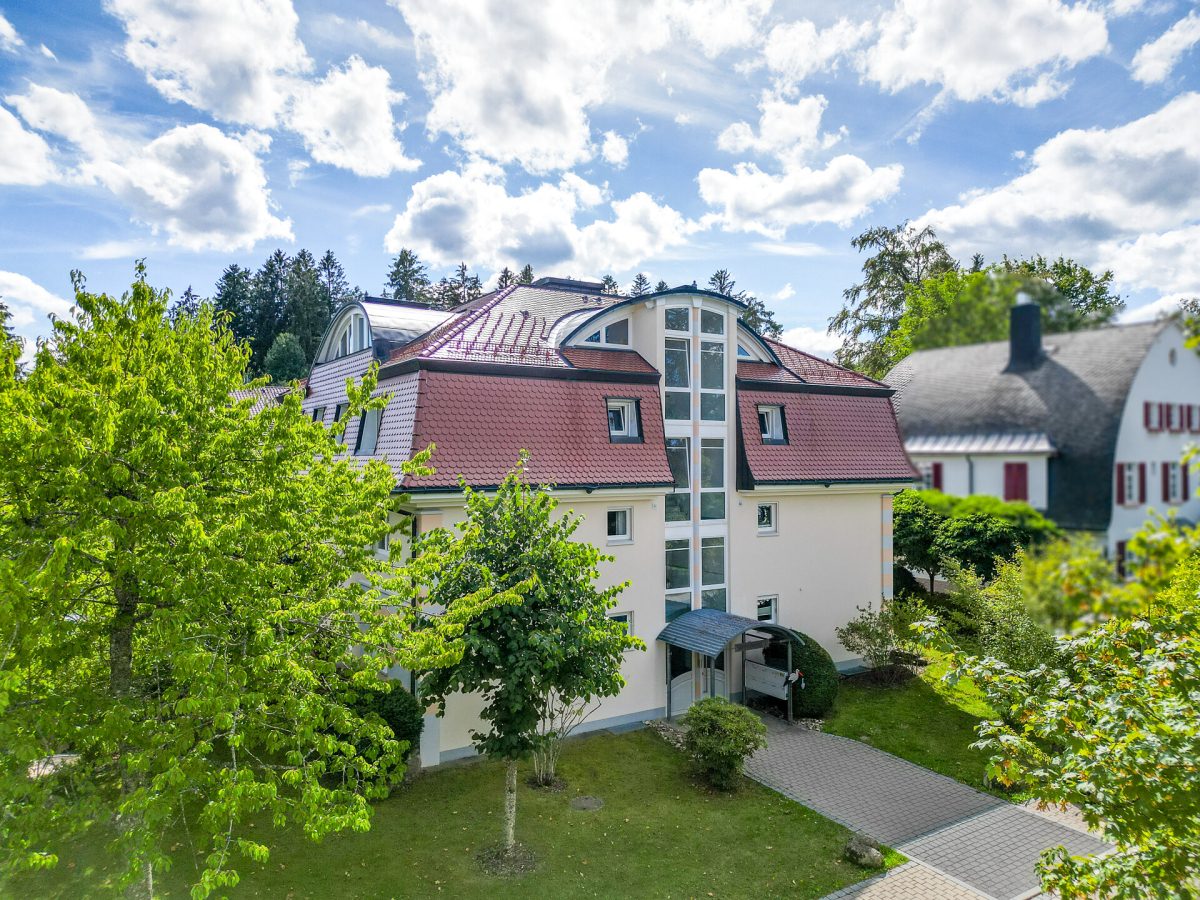 Immobilienangebot - Königsfeld - Wohnungen - Großzügige 2-Zimmerwohnung mit TG-Stellplatz in ruhiger, naturnaher Lage