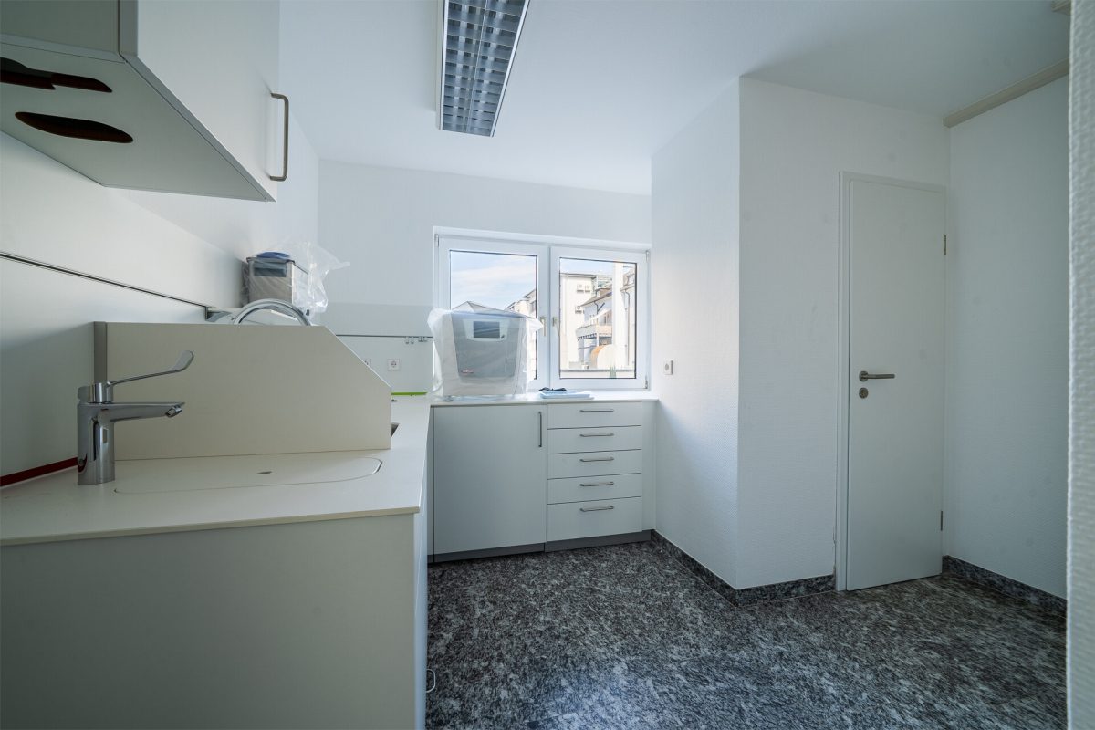 Immobilienangebot - Offenburg - Gewerbe - Ihre Zahnarztpraxis in Offenburg – bezugsfertig, digitalisiert, ohne Investitionsstau.