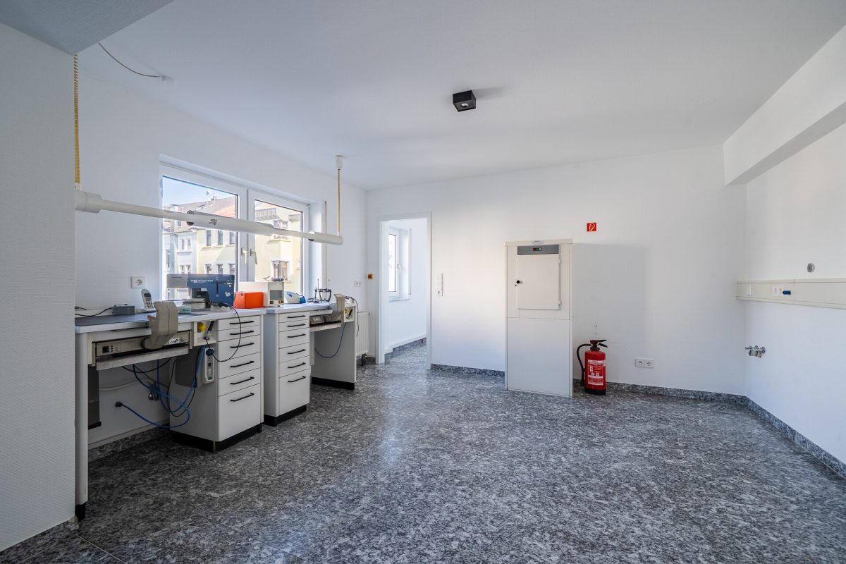 Immobilienangebot - Offenburg - Gewerbe - Ihre Zahnarztpraxis in Offenburg – bezugsfertig, digitalisiert, ohne Investitionsstau.