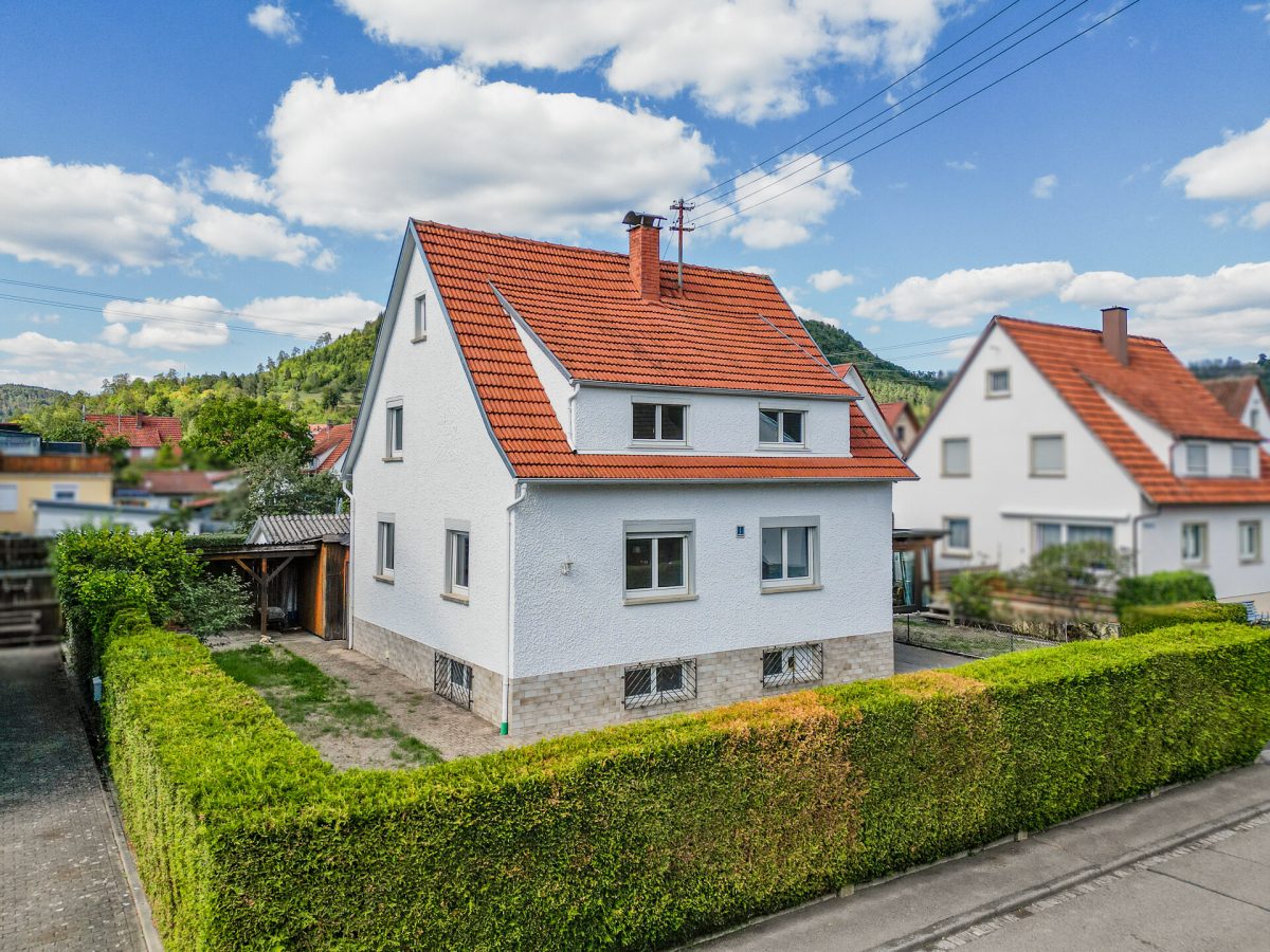 Immobilienangebot - Mühlheim an der Donau - Häuser - Charmantes Einfamilienhaus mit viel Platz, Garten und gemütlichem Wintergarten