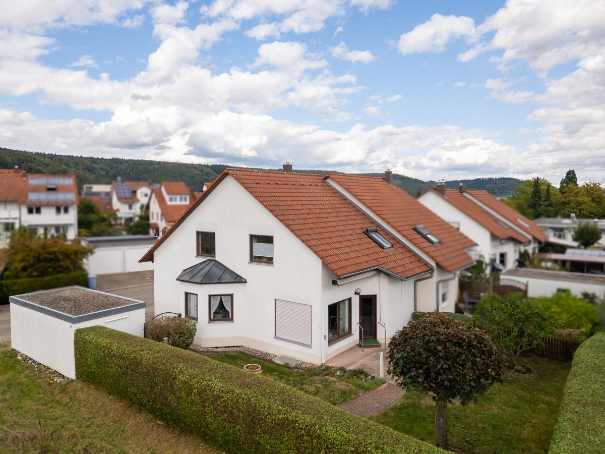 Immobilienangebot - Tuttlingen - Häuser - Viel Platz für Familienglück: Gepflegte Doppelhaushälfte mit Garten in ruhiger Lage von Tuttlingen