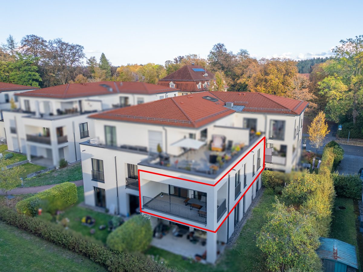 Immobilienangebot - Königsfeld im Schwarzwald - Wohnungen - 2,5-Zimmer-Eigentumswohnung mit überdachtem Balkon und Tiefgaragenstellplatz in zentraler Lage.