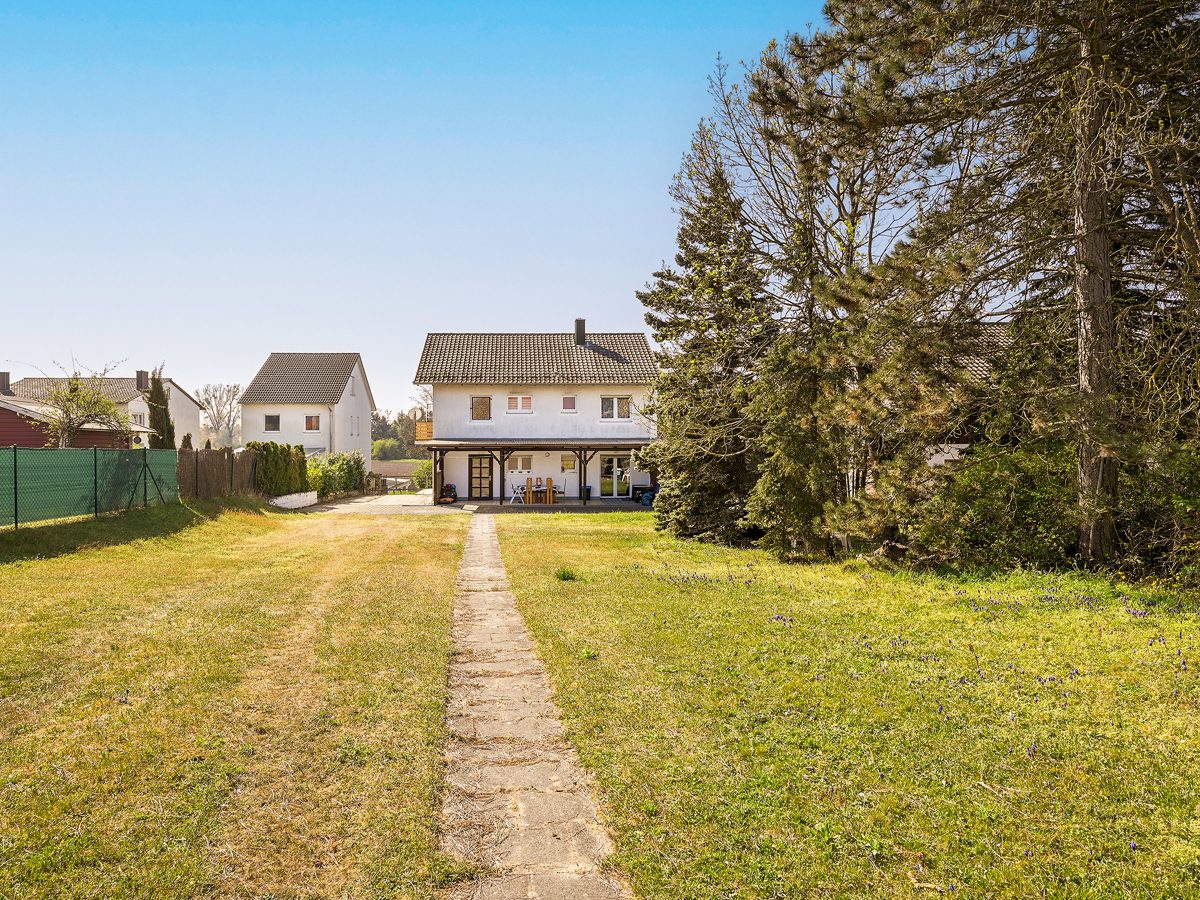 Immobilienangebot - Philippsburg / Huttenheim - Wohnen & Anlage - Wohnen im Grünen - Stilvolles Einfamilienhaus mit großem Garten in ruhiger Feldrandlage