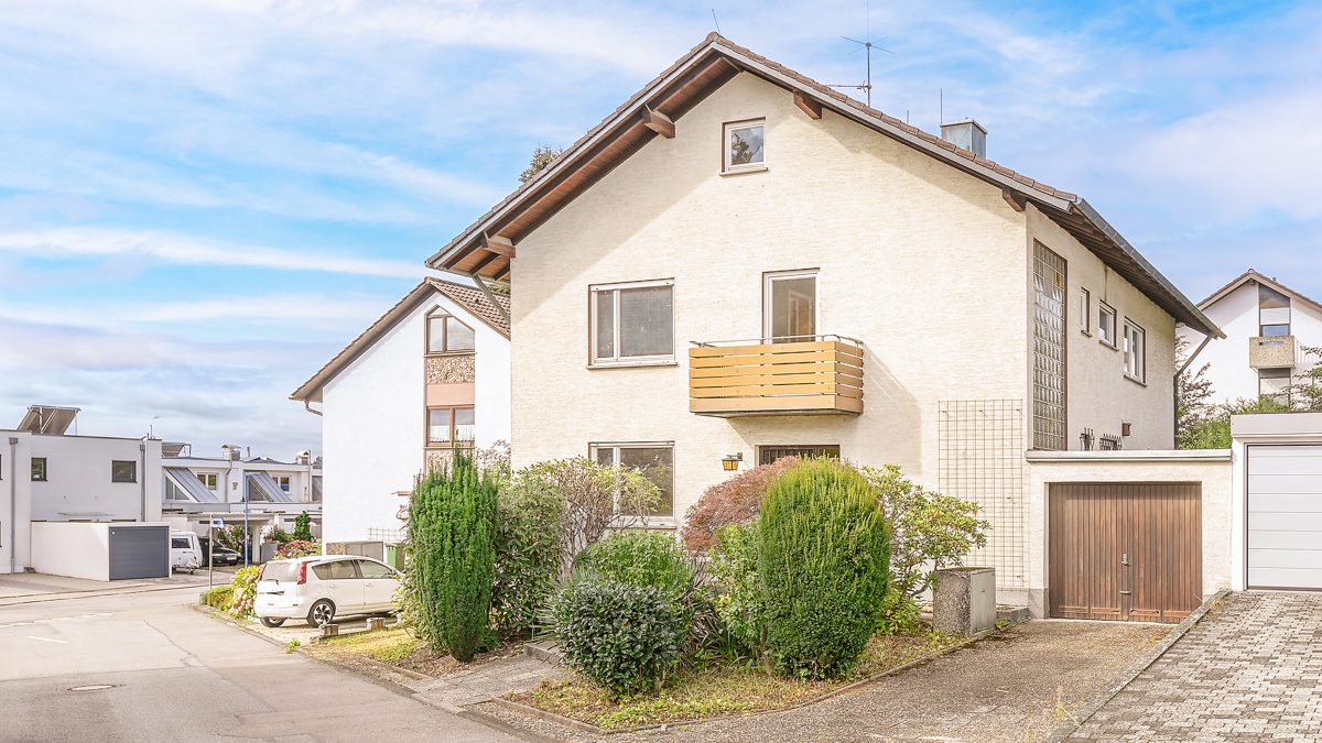 Immobilienangebot - Waldbronn / Reichenbach - Wohnen & Anlage - Mehrgenerationen leicht gemacht: Zweifamilienhaus mit zwei Garagen in beliebter Wohnlage