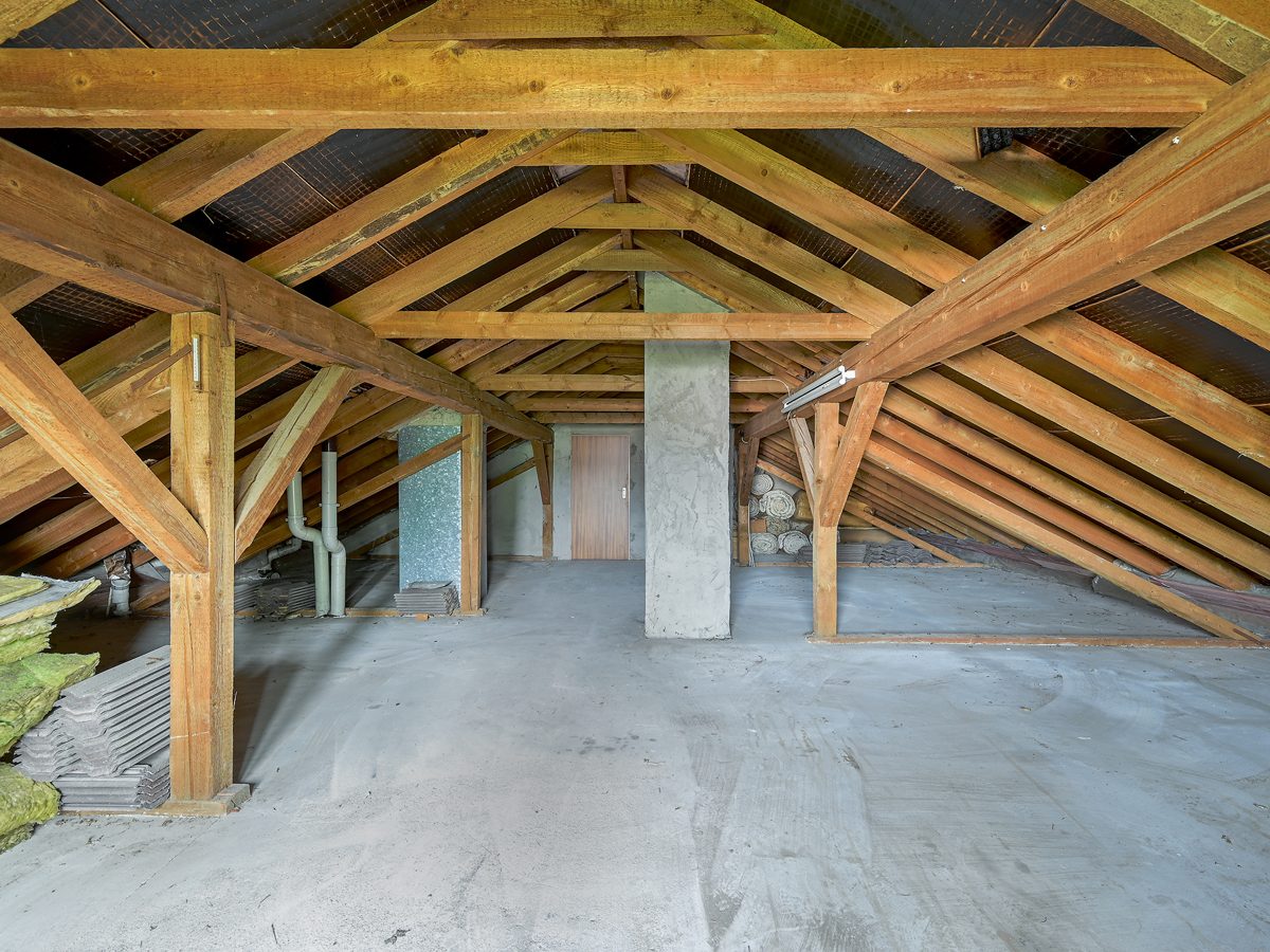 Immobilienangebot - Waldbronn / Reichenbach - Wohnen & Anlage - Mehrgenerationen leicht gemacht: Zweifamilienhaus mit zwei Garagen in beliebter Wohnlage
