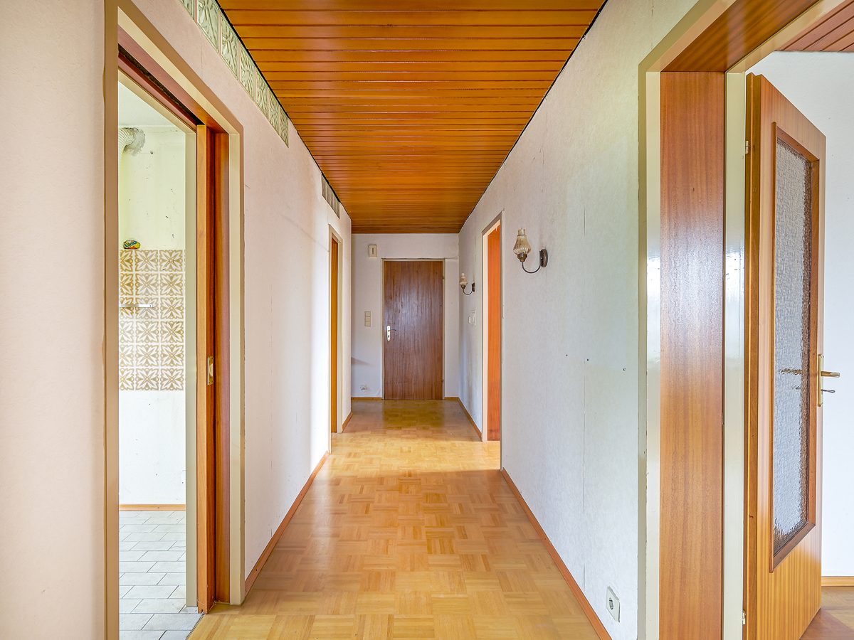 Immobilienangebot - Waldbronn / Reichenbach - Wohnen & Anlage - Mehrgenerationen leicht gemacht: Zweifamilienhaus mit zwei Garagen in beliebter Wohnlage