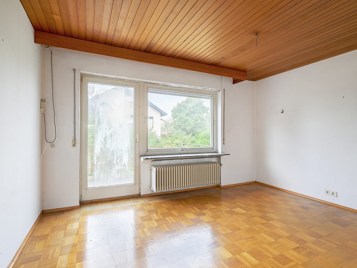 Immobilienangebot - Waldbronn / Reichenbach - Wohnen & Anlage - Mehrgenerationen leicht gemacht: Zweifamilienhaus mit zwei Garagen in beliebter Wohnlage