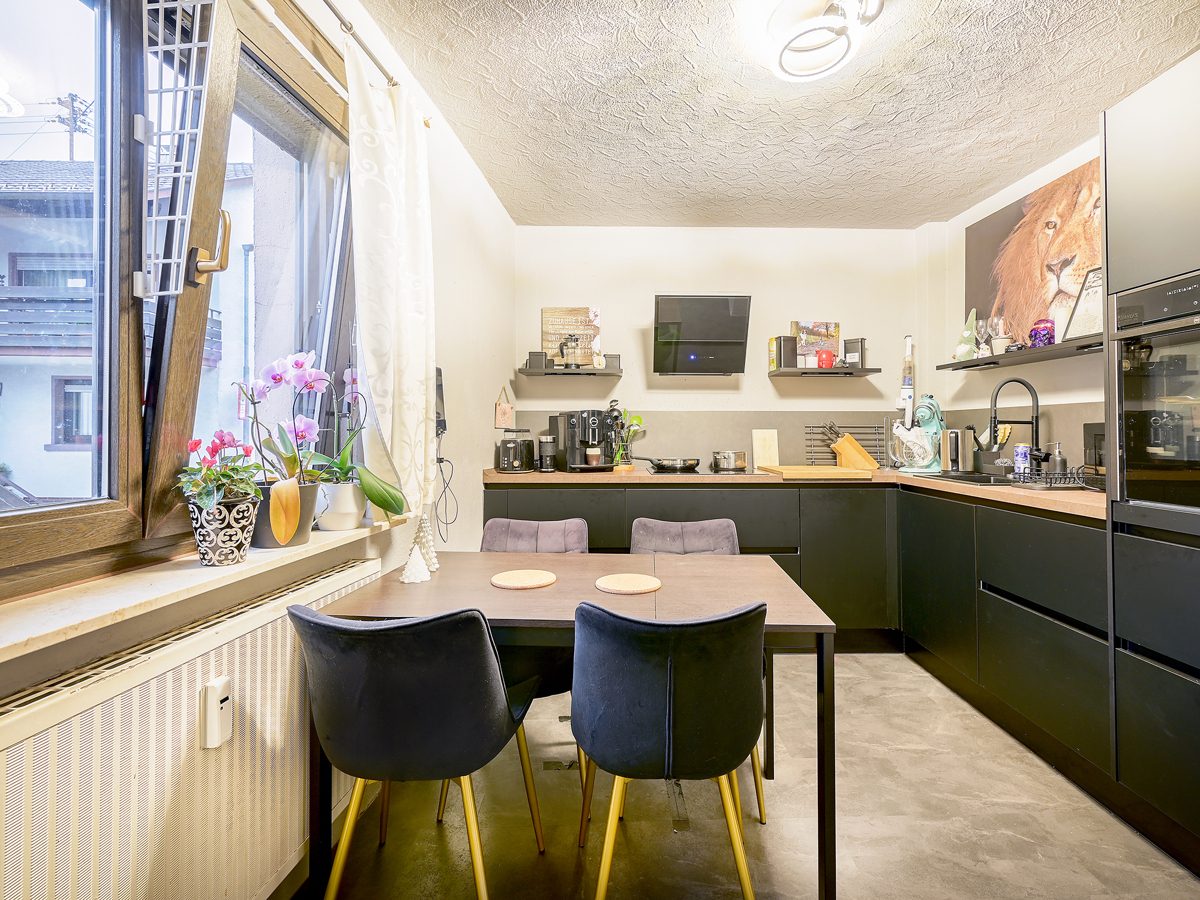 Immobilienangebot - Karlsbad / Langensteinbach - Wohnen & Anlage - Zwei Wohnungen, eine Investition: Vermietetes 2-Familien-Wohnhaus ideal für Kapitalanleger