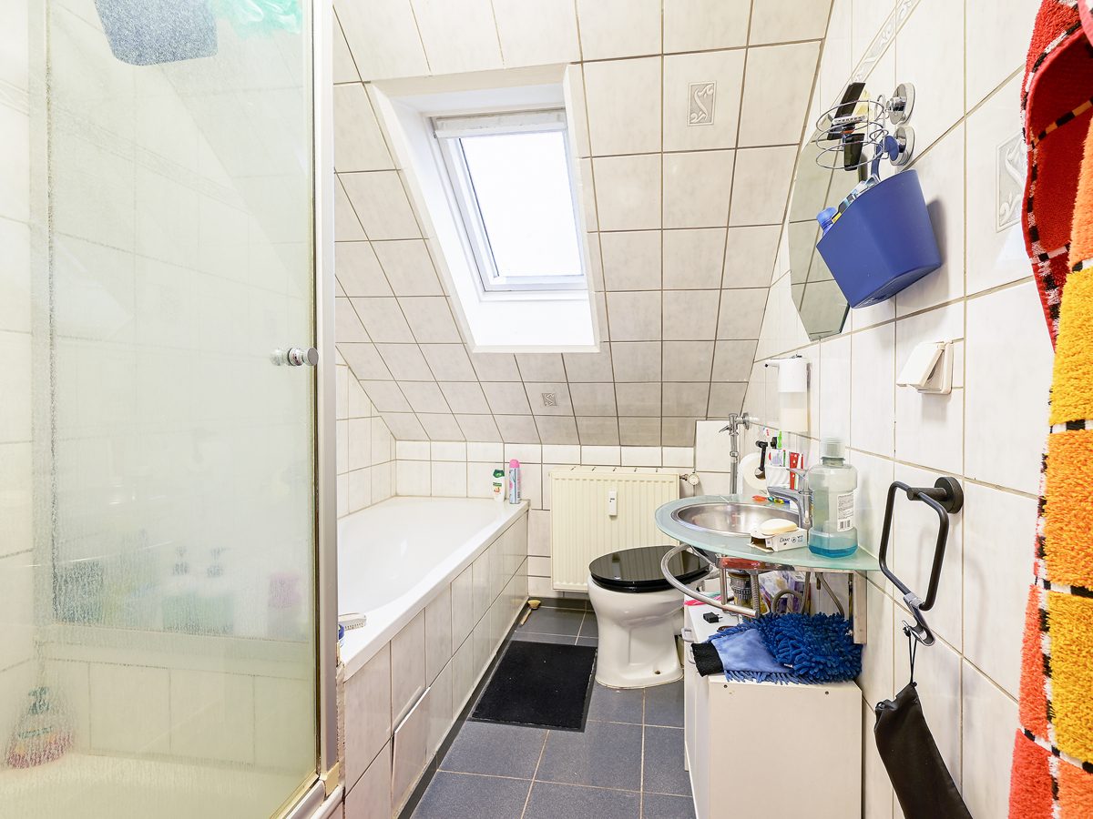 Immobilienangebot - Karlsbad / Langensteinbach - Wohnen & Anlage - Zwei Wohnungen, eine Investition: Vermietetes 2-Familien-Wohnhaus ideal für Kapitalanleger