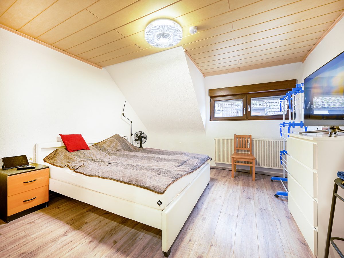 Immobilienangebot - Karlsbad / Langensteinbach - Wohnen & Anlage - Zwei Wohnungen, eine Investition: Vermietetes 2-Familien-Wohnhaus ideal für Kapitalanleger