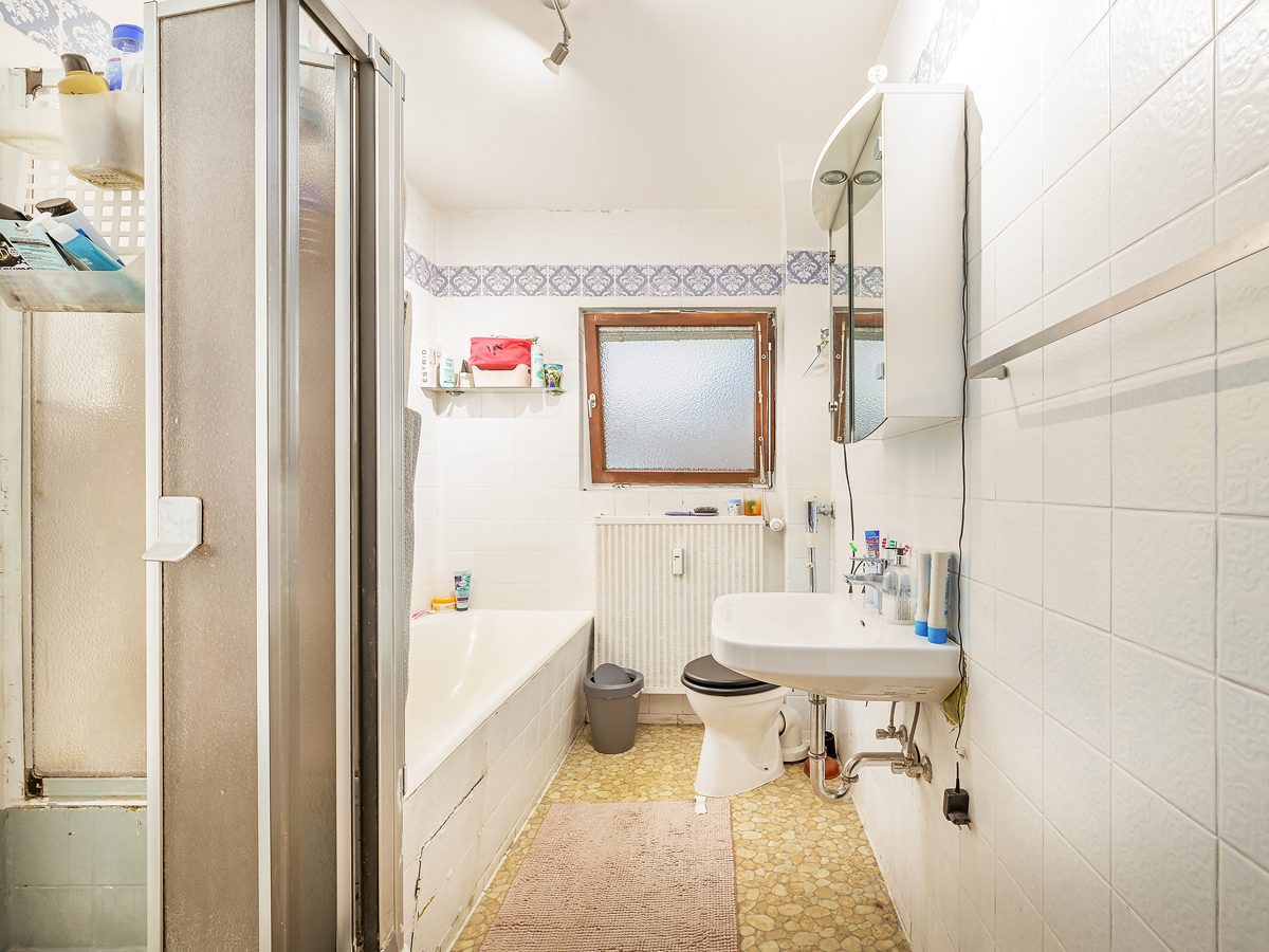 Immobilienangebot - Karlsbad / Langensteinbach - Wohnen & Anlage - Zwei Wohnungen, eine Investition: Vermietetes 2-Familien-Wohnhaus ideal für Kapitalanleger