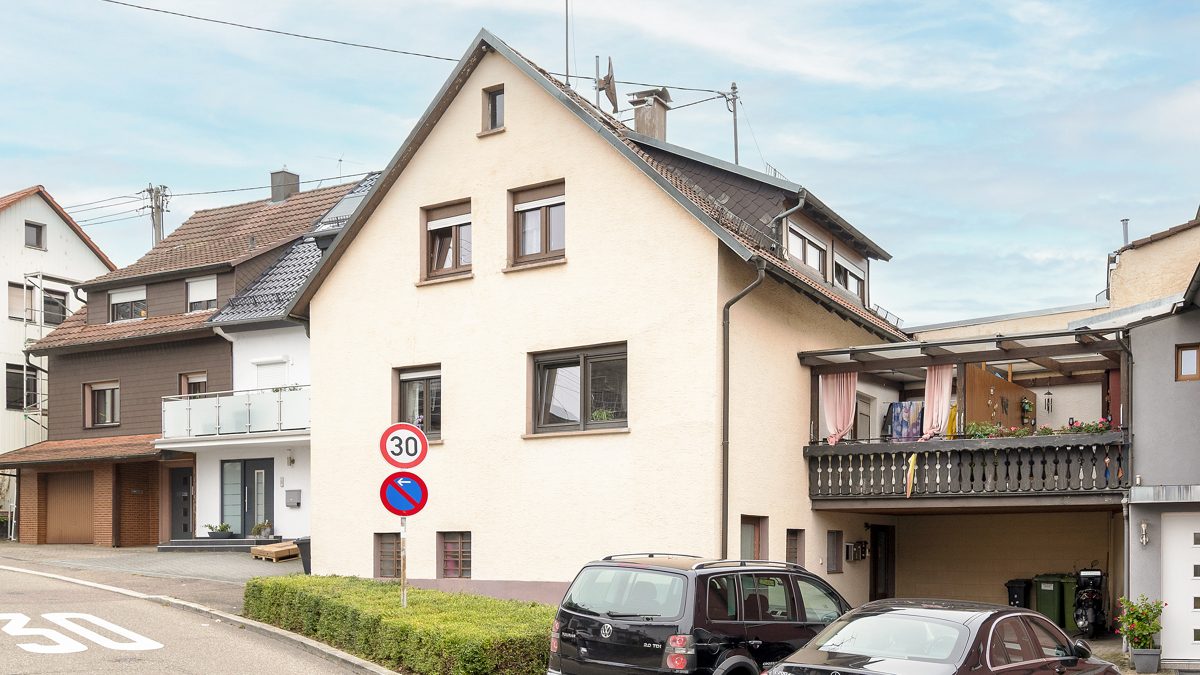 Immobilienangebot - Karlsbad / Langensteinbach - Wohnen & Anlage - Zwei Wohnungen, eine Investition: Vermietetes 2-Familien-Wohnhaus ideal für Kapitalanleger