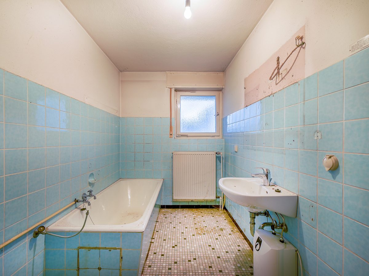 Bad OG Immobilienangebot - Marxzell / Burbach - Wohnen & Anlage - Sanierungsobjekt mit Potential: Zweifamilienhaus, großes Grundstück und viel Platz für Handwerk