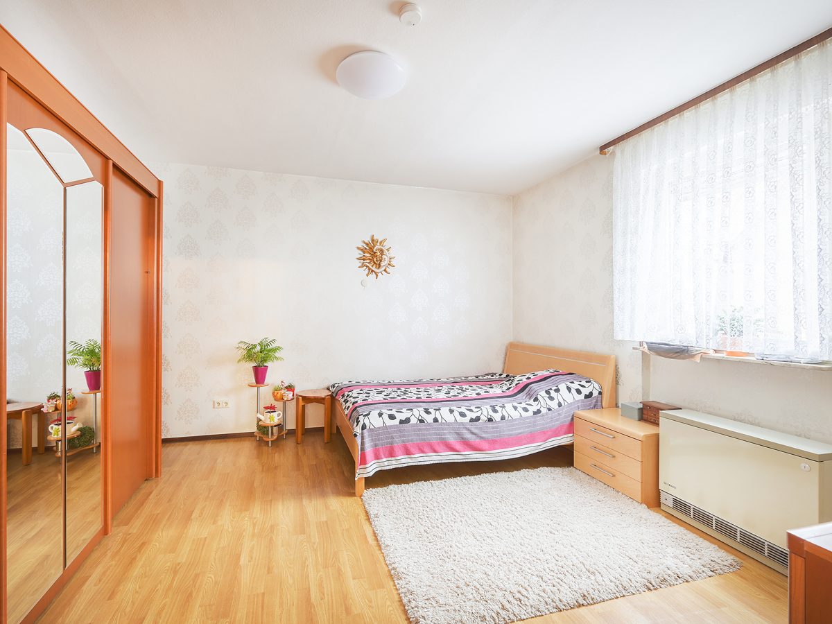 Immobilienangebot - Graben-Neudorf / Graben - Wohnen & Anlage - Provisionsfrei: Rohdiamant mit großem Grundstück, Scheune & sicherer Miete durch Gemeinde