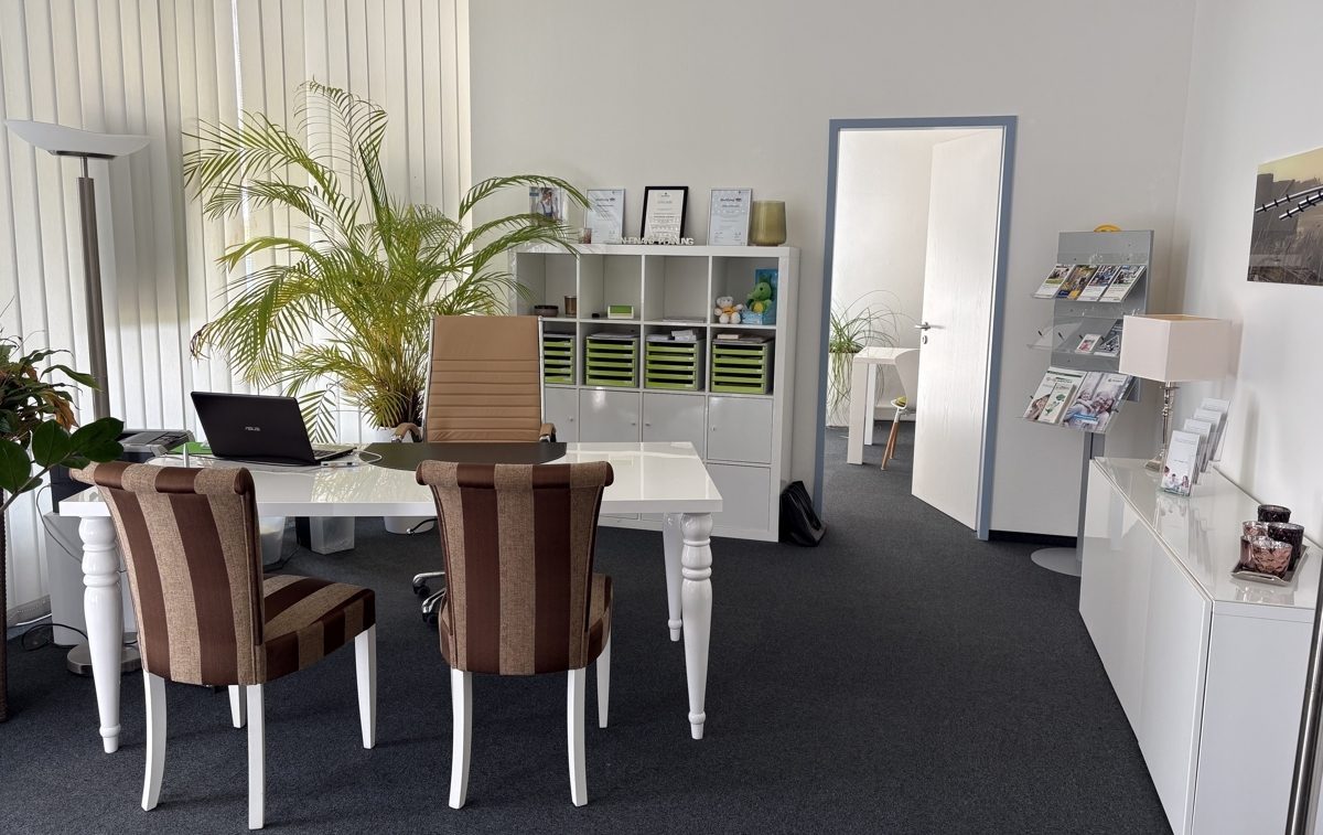 Immobilienangebot - Eggenstein-Leopoldshafen / Leopoldshafen - Rest & Gewerbe - Praktisch geschnittene Gewerbefläche in einem Wohn- und Geschäftsensemble mit guter Anbindung