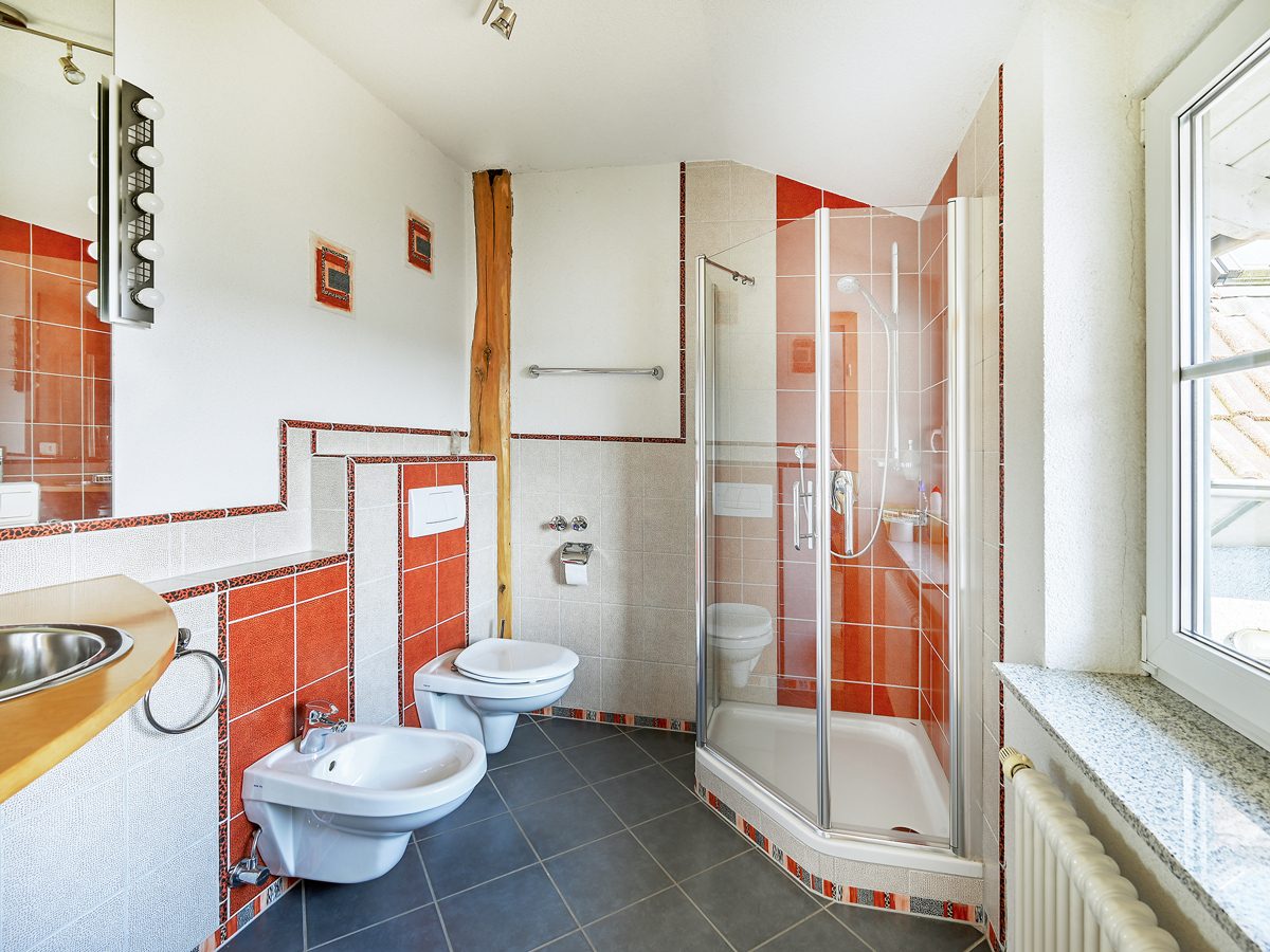 Immobilienangebot - Malsch - Wohnen & Anlage - Platz für Ihr Unternehmen und Ihre Familie – Vielseitiges Anwesen mit Werkstatt und Garage