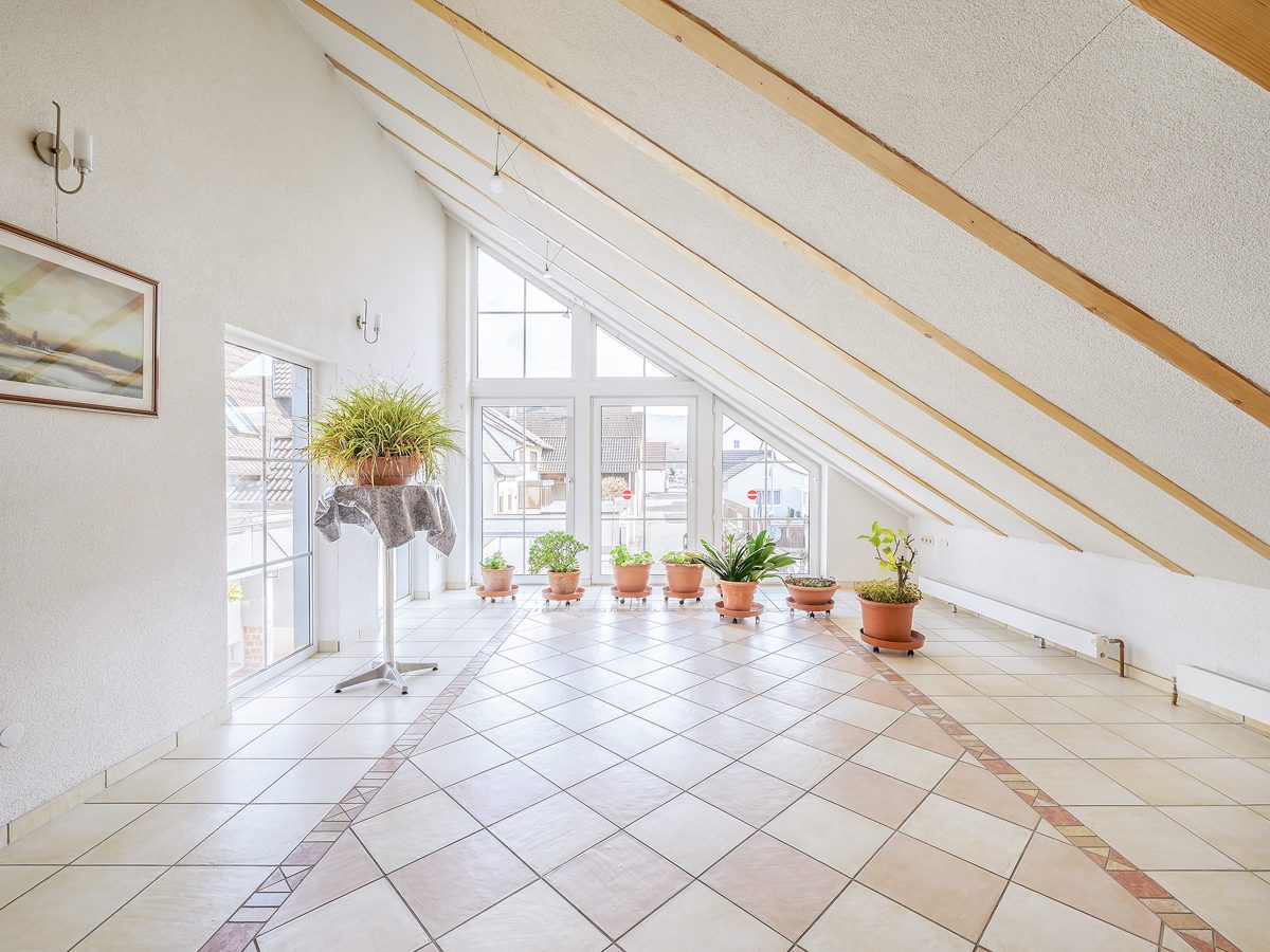 Immobilienangebot - Malsch - Wohnen & Anlage - Platz für Ihr Unternehmen und Ihre Familie – Vielseitiges Anwesen mit Werkstatt und Garage