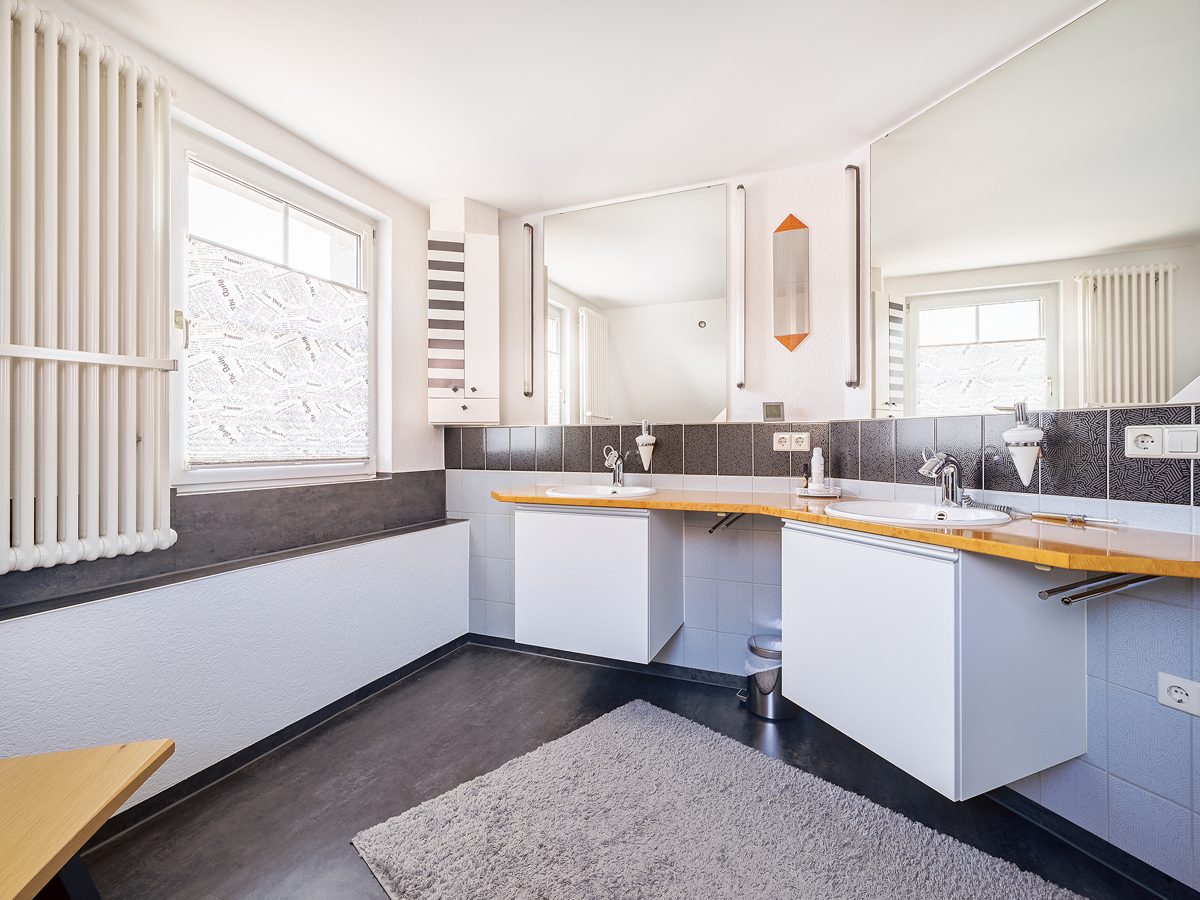 Immobilienangebot - Malsch - Wohnen & Anlage - Platz für Ihr Unternehmen und Ihre Familie – Vielseitiges Anwesen mit Werkstatt und Garage
