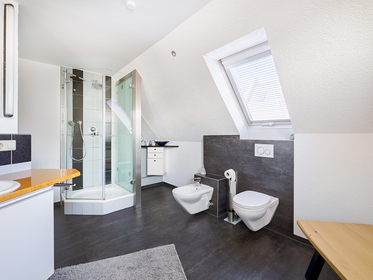 Immobilienangebot - Malsch - Wohnen & Anlage - Platz für Ihr Unternehmen und Ihre Familie – Vielseitiges Anwesen mit Werkstatt und Garage