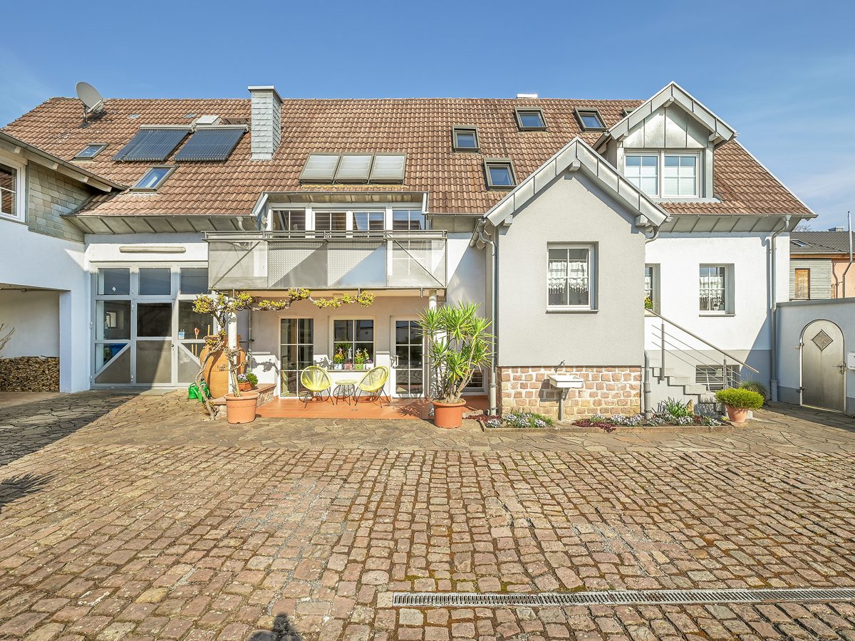 Immobilienangebot - Malsch - Wohnen & Anlage - Platz für Ihr Unternehmen und Ihre Familie – Vielseitiges Anwesen mit Werkstatt und Garage