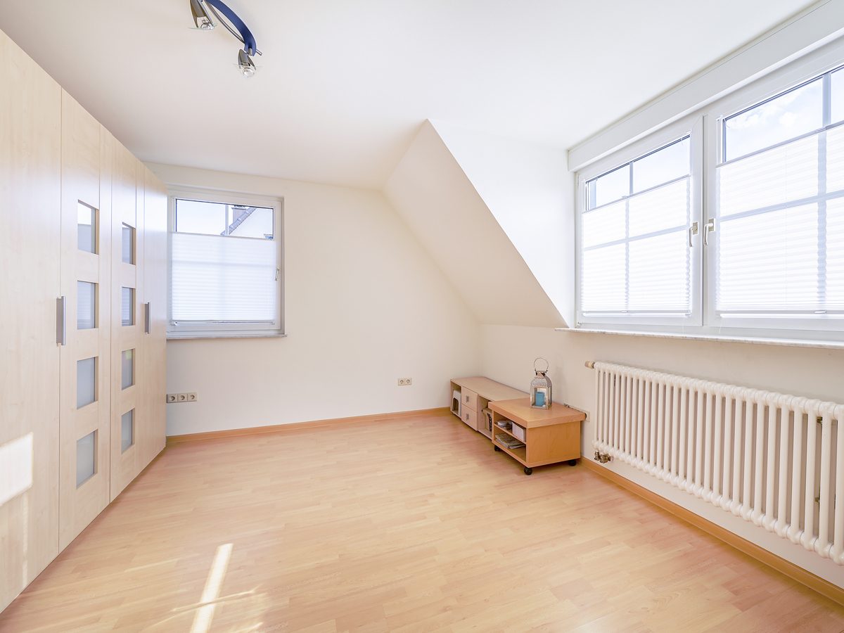 Immobilienangebot - Malsch - Wohnen & Anlage - Platz für Ihr Unternehmen und Ihre Familie – Vielseitiges Anwesen mit Werkstatt und Garage