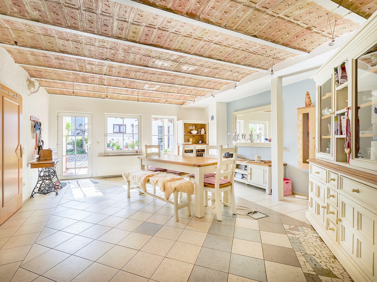 Immobilienangebot - Malsch - Wohnen & Anlage - Platz für Ihr Unternehmen und Ihre Familie – Vielseitiges Anwesen mit Werkstatt und Garage