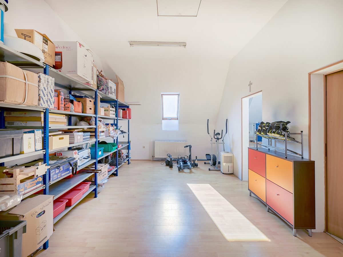 Immobilienangebot - Malsch - Wohnen & Anlage - Platz für Ihr Unternehmen und Ihre Familie – Vielseitiges Anwesen mit Werkstatt und Garage