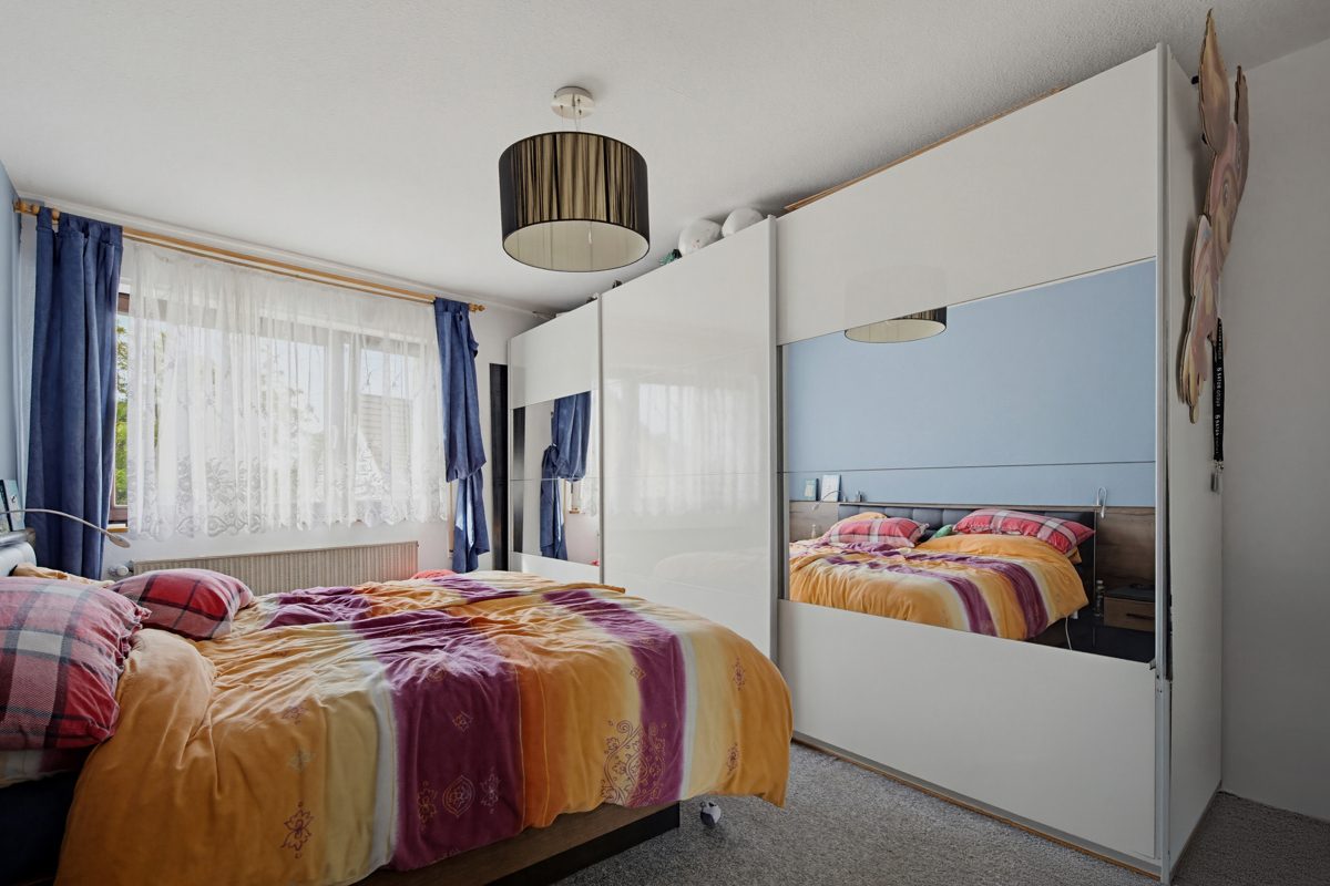 Schlafzimmer Immobilienangebot - Karlsbad / Mutschelbach - Wohnen & Anlage - Attraktive Kapitalanlage: Großzügiges Haus mit weitläufigem Grundstück und Scheune