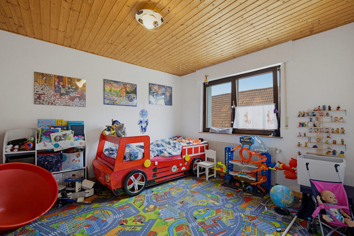 Kinderzimmer Immobilienangebot - Karlsbad / Mutschelbach - Wohnen & Anlage - Attraktive Kapitalanlage: Großzügiges Haus mit weitläufigem Grundstück und Scheune