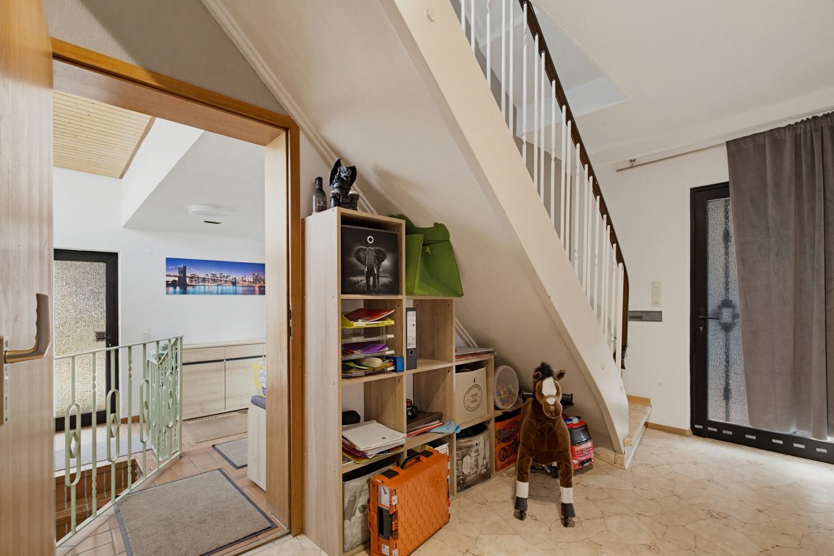 Eingangsbereich Immobilienangebot - Karlsbad / Mutschelbach - Wohnen & Anlage - Attraktive Kapitalanlage: Großzügiges Haus mit weitläufigem Grundstück und Scheune
