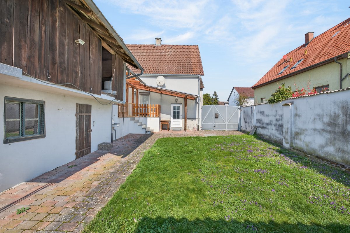 Immobilienangebot - Philippsburg / Rheinsheim - Wohnen & Anlage - Haus mit Charakter: Großes Grundstück, Nebengebäude & Ausbaupotenzial