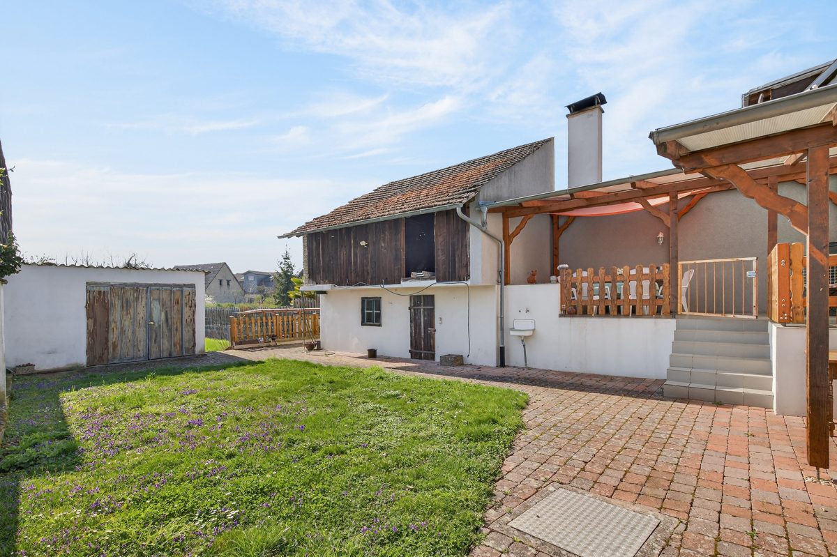 Immobilienangebot - Philippsburg / Rheinsheim - Wohnen & Anlage - Haus mit Charakter: Großes Grundstück, Nebengebäude & Ausbaupotenzial