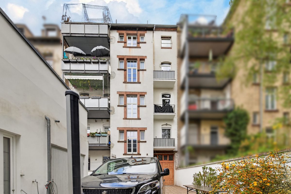 Immobilienangebot - Karlsruhe / Mühlburg - Wohnungen - Denkmalgeschützter Altbau mit Charakter – Zwei Wohnungen zum Preis einer großzügigen Altbaufläche