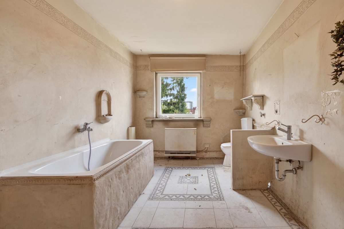 Immobilienangebot - Karlsruhe / Mühlburg - Wohnungen - Denkmalgeschützter Altbau mit Charakter – Zwei Wohnungen zum Preis einer großzügigen Altbaufläche