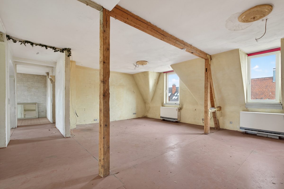 Immobilienangebot - Karlsruhe / Mühlburg - Wohnungen - Denkmalgeschützter Altbau mit Charakter – Zwei Wohnungen zum Preis einer großzügigen Altbaufläche